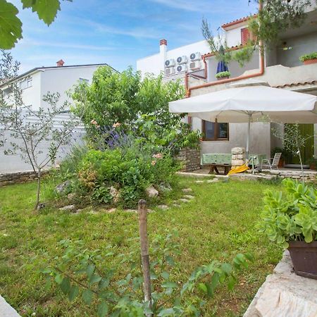 Apartments Armando Fažana エクステリア 写真