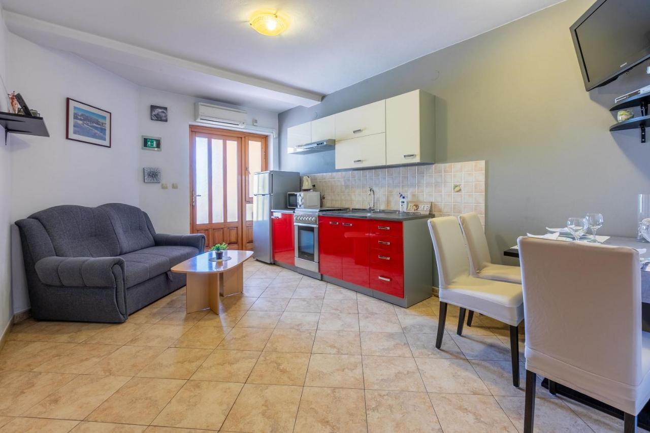 Apartments Armando Fažana エクステリア 写真