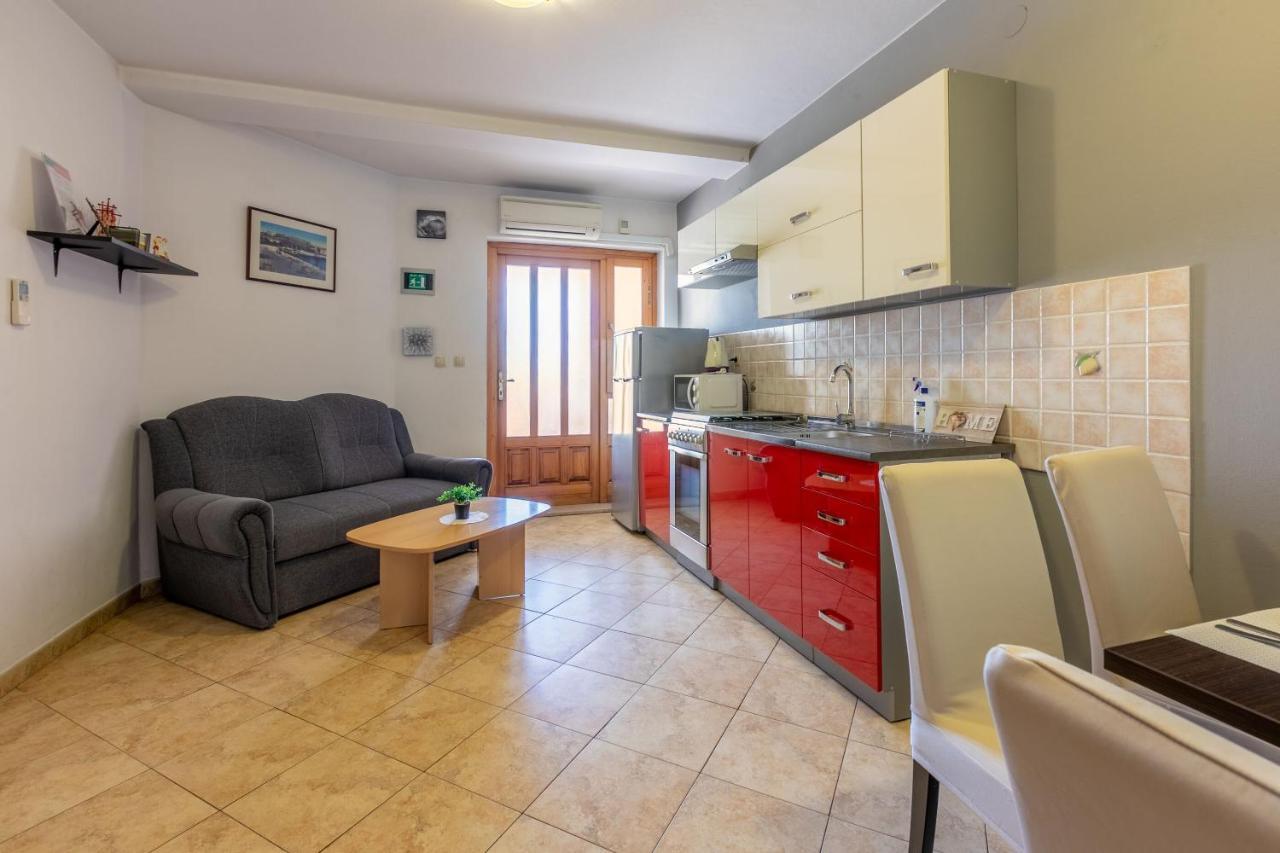 Apartments Armando Fažana エクステリア 写真