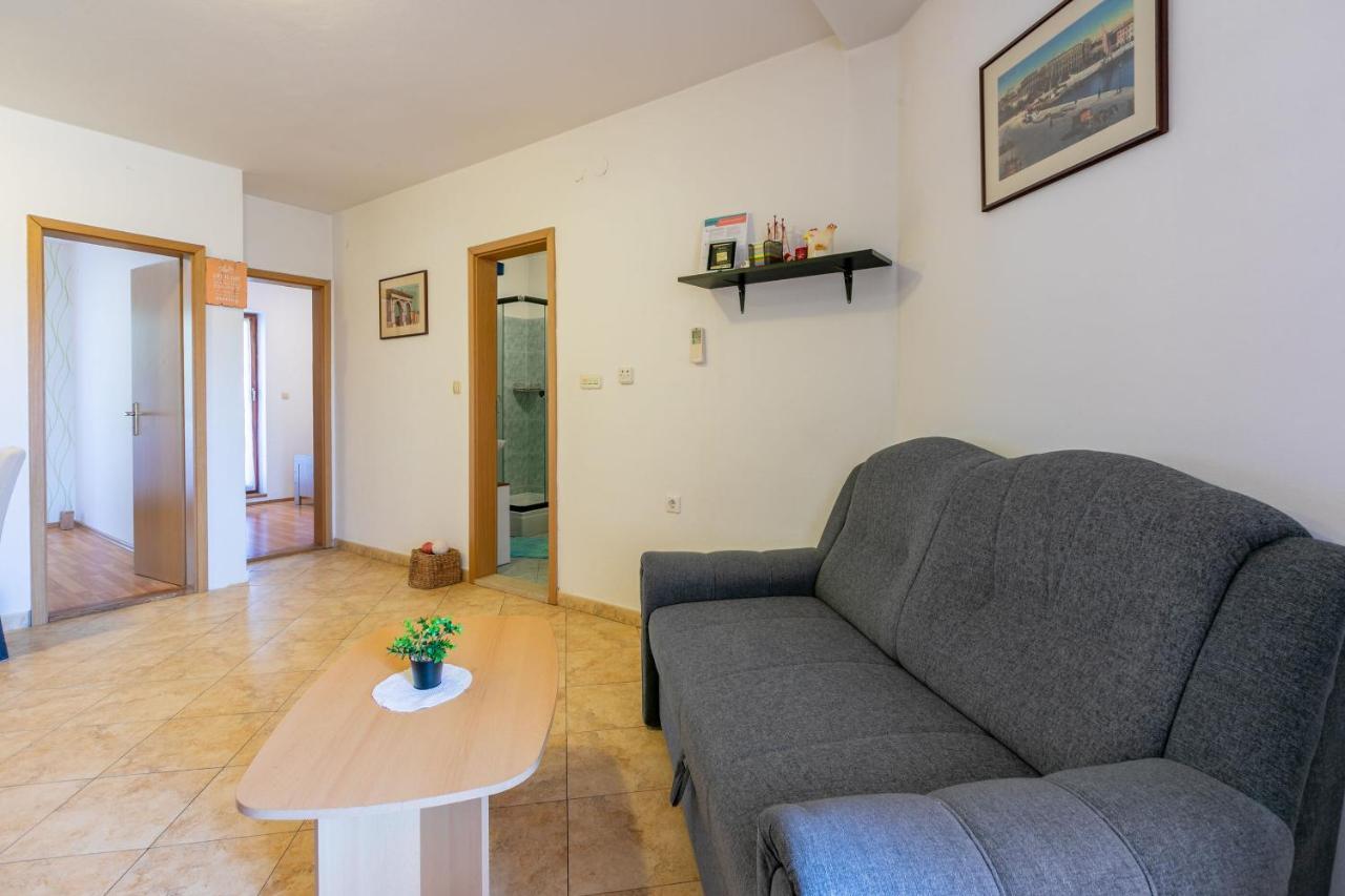 Apartments Armando Fažana エクステリア 写真