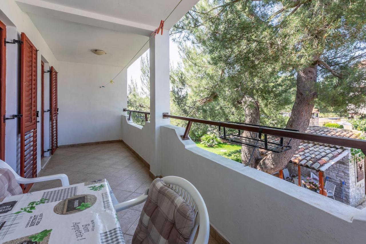 Apartments Armando Fažana エクステリア 写真