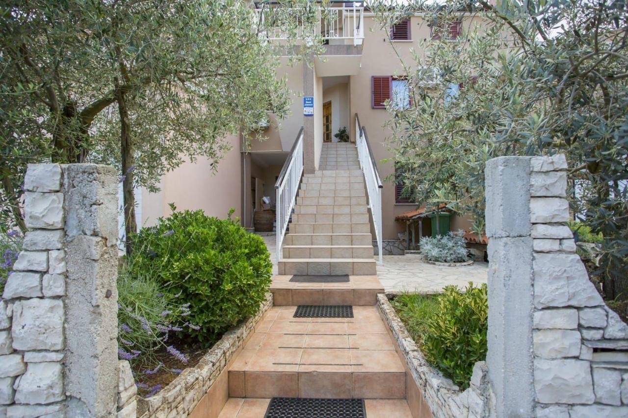 Apartments Armando Fažana エクステリア 写真